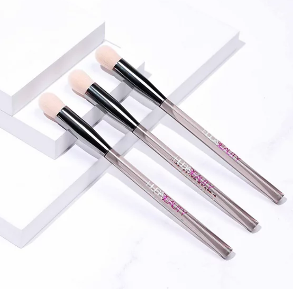 HUDA BEAUTY Face/Conceal & Blend Complexion Brush